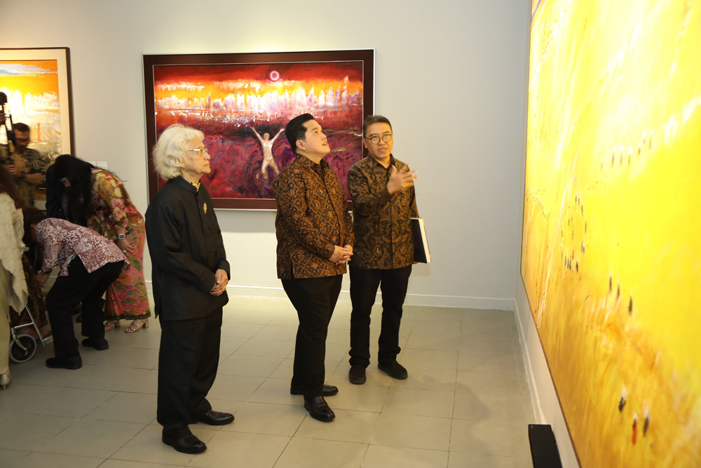 Tur pameran Man x Universe oleh kurator Rikrik Kusuma