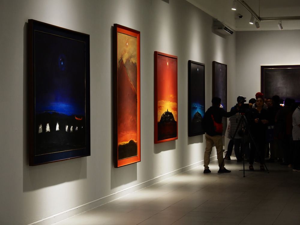 Rangkaian karya dalam pameran Man x Universe 2