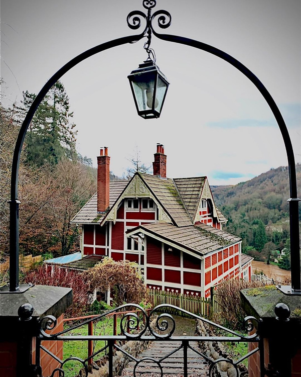 Nikmati Menginap di Rumah Serial Netflix Ini!