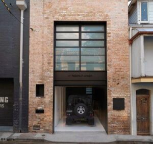 Selain Minimalis, Garasi Ini Juga Hemat Tempat!