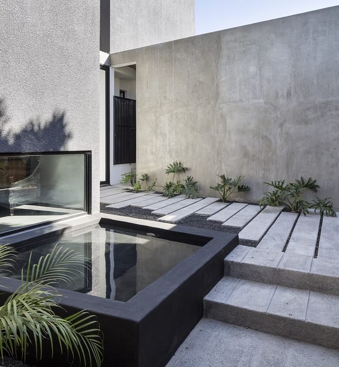 10 Desain Taman Kering Minimalis yang Mudah Dirawat