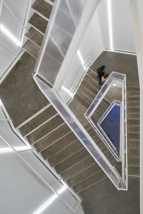 Fasad Bangunan Ini Didesain Untuk Memantulkan Cahaya