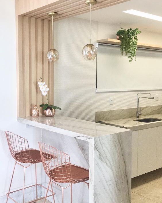 Mudah Ditiru! 10 Tips Penting Desain Mini Bar di Dapur 10