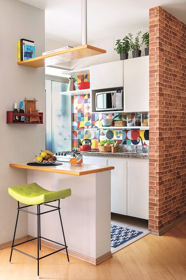 Mudah Ditiru! 10 Tips Penting Desain Mini Bar di Dapur 12