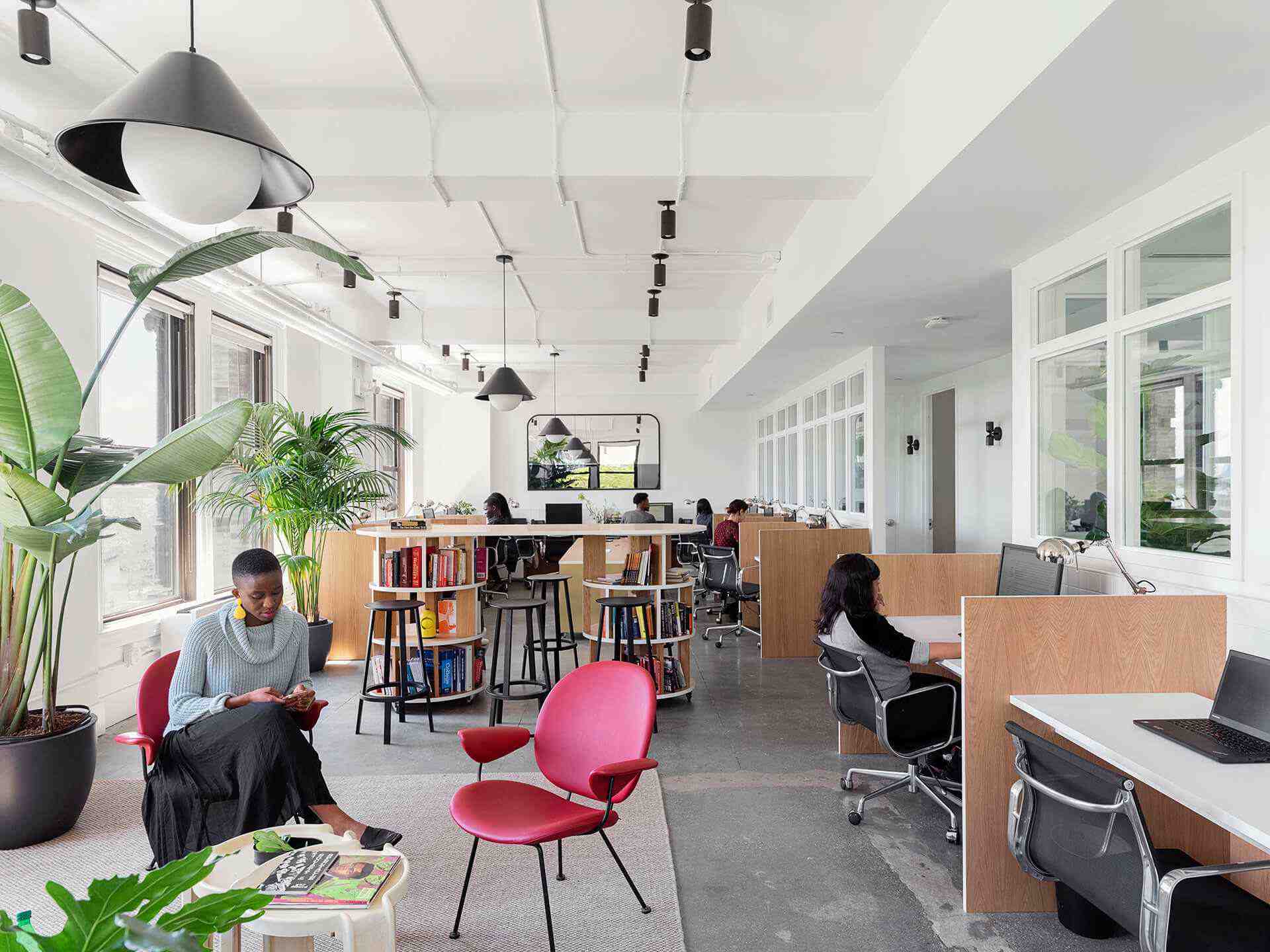 Kantor yang Juga Berfungsi Sebagai Kelas? Simak Ini!