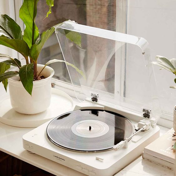 Ruang Tamu Kecil Namun Tetap Bisa Bersantai di Rumah / All Essential