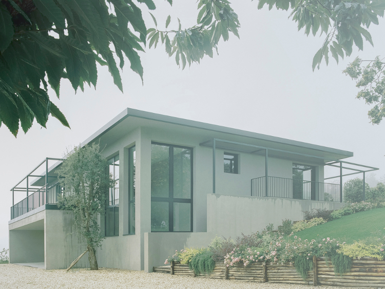 Merenovasi Gudang Menjadi Rumah Untuk Keluarga