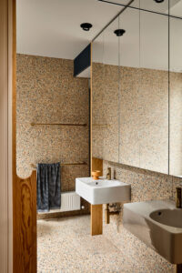 Bosan Disuruh Cuci Tangan? Coba Pakai Wastafel Seru Ini