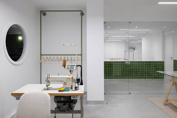 Kios Laundry Ini Hadir Dengan Interior Yang Menarik