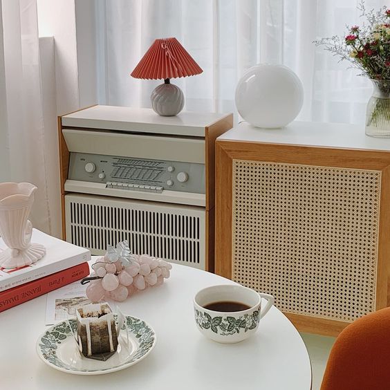 Ruang Tamu Kecil Namun Tetap Bisa Bersantai di Rumah / Miss Nylon