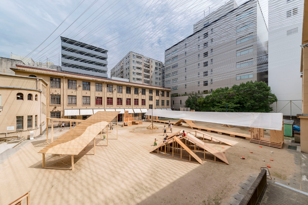 Instalasi Unik ini ada di Halaman Belakang Sekolah!