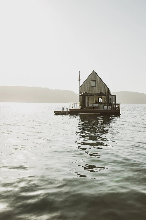 Rasakan Pengalaman Menginap Di Vila Yang Mengapung