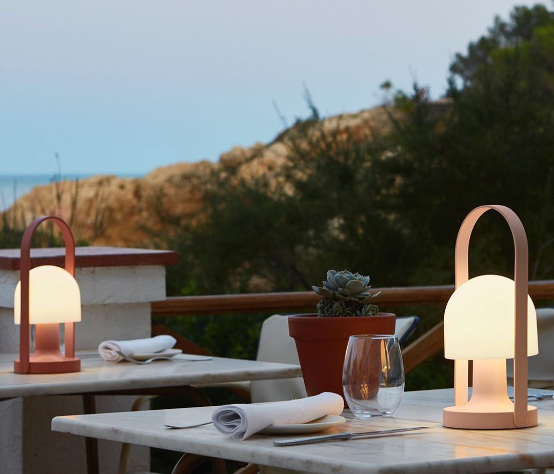 FollowMe! Lampu Imut dan Mudah untuk Dibawa Kemana Saja / Marset