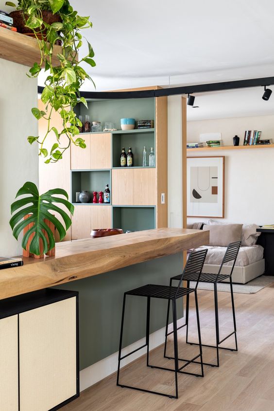 Mudah Ditiru! 10 Tips Penting Desain Mini Bar di Dapur 5