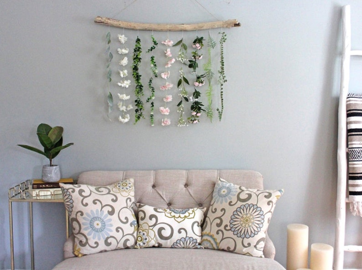 Rangkaian untaian bunga pada Dinding