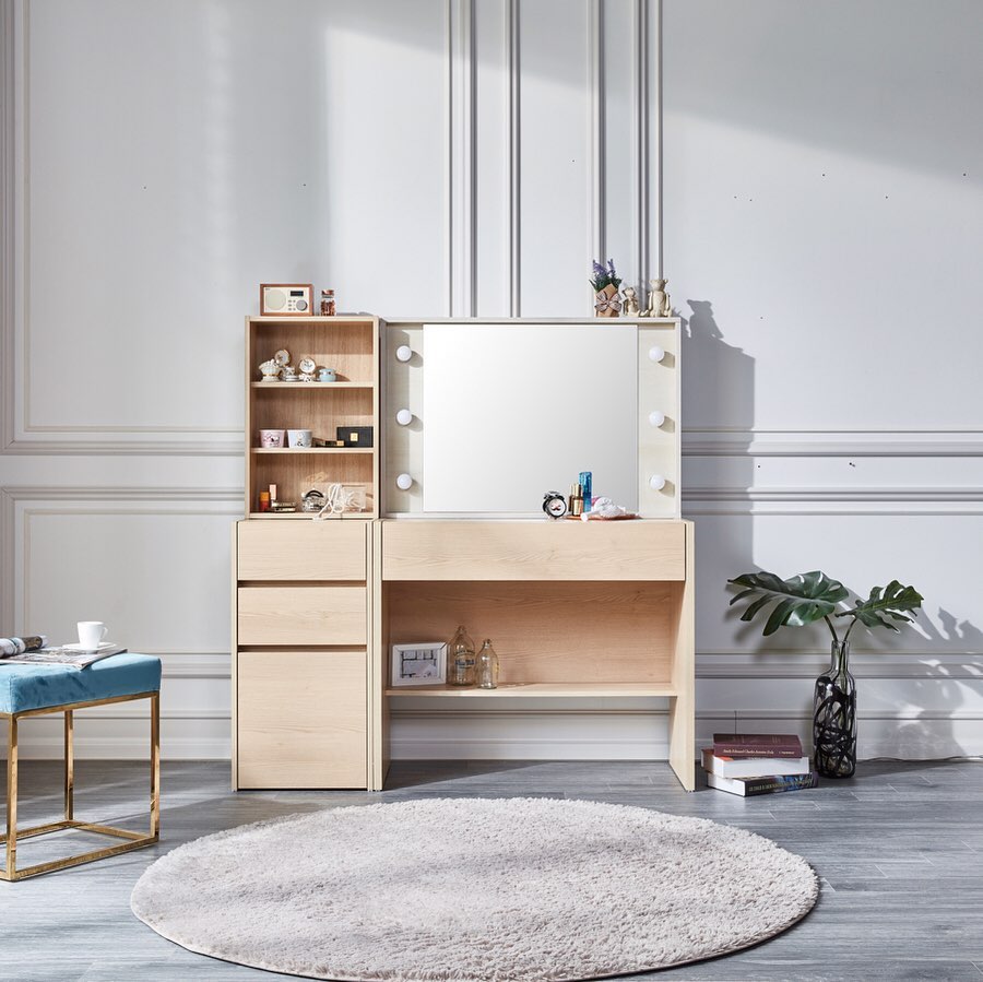 Tiru 5 Ide Meja Rias Minimalis Cocok untuk Rumah Kecil 6