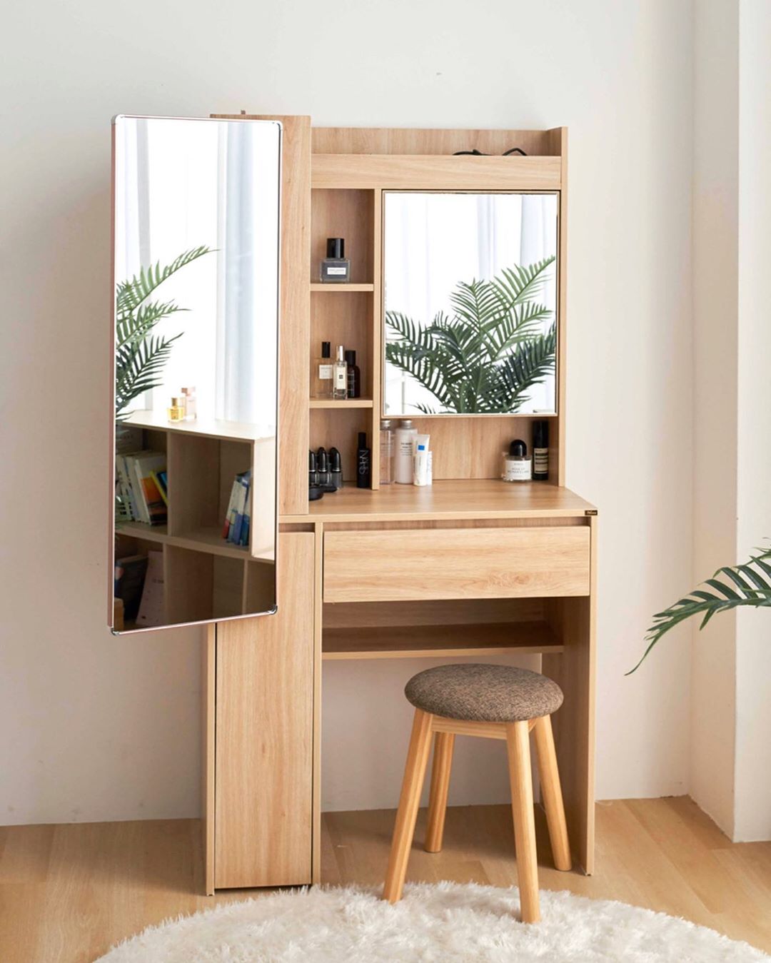 Tiru 5 Ide Meja Rias Minimalis Cocok untuk Rumah Kecil 2