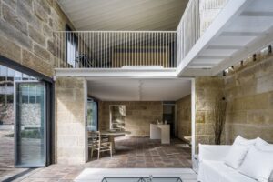 Benarkah? Rumah Kontemporer ini Mulanya Kandang Kuda