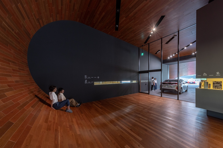 Showroom Toyota Di Jepang Ini Hadir Dengan Bentuk Unik