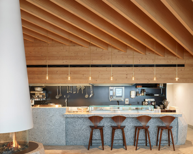 Restoran Kembar Ini Hadir Di Puncak Gunung Salju