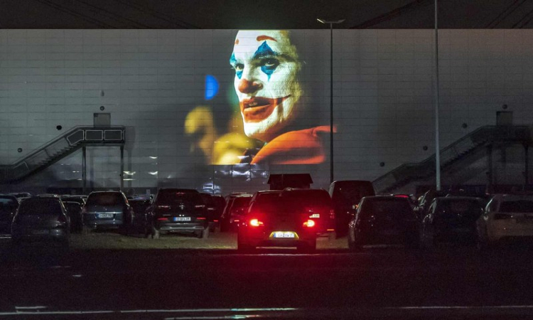 Nonton Film di Dalam Mobil? Tunggu di Bulan Juni!