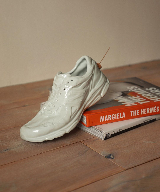 Sepatu Ini Akan Mengeluarkan Aroma Tenang Di Rumah Anda