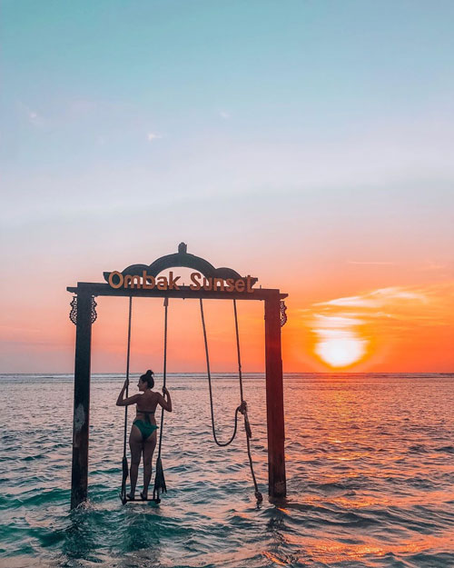 Foto di spot ayunan pinggir laut