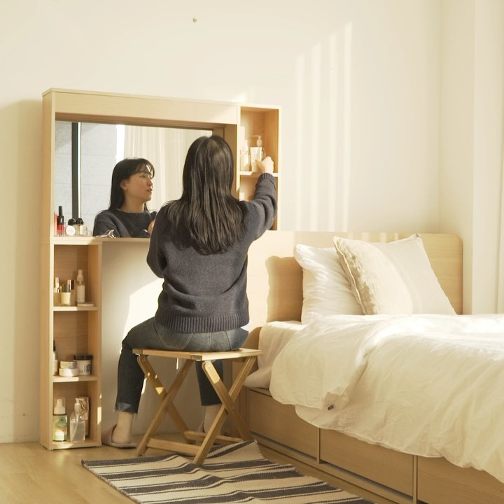 Tiru 5 Ide Meja Rias Minimalis Cocok untuk Rumah Kecil 5