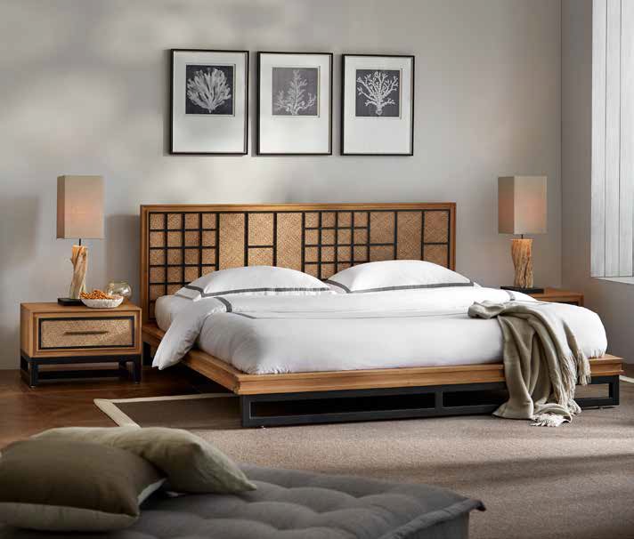 6 Meja Samping Tempat Tidur ini Buat Kamar Rapi & Manis