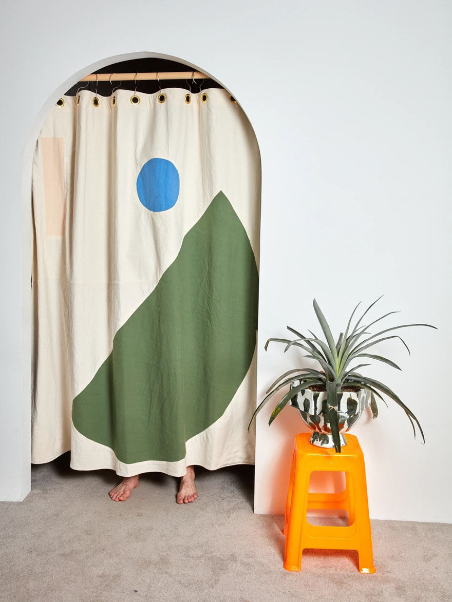 Tirai Shower ini Akan Buat Kamar Mandi Kecil Jadi Lucu