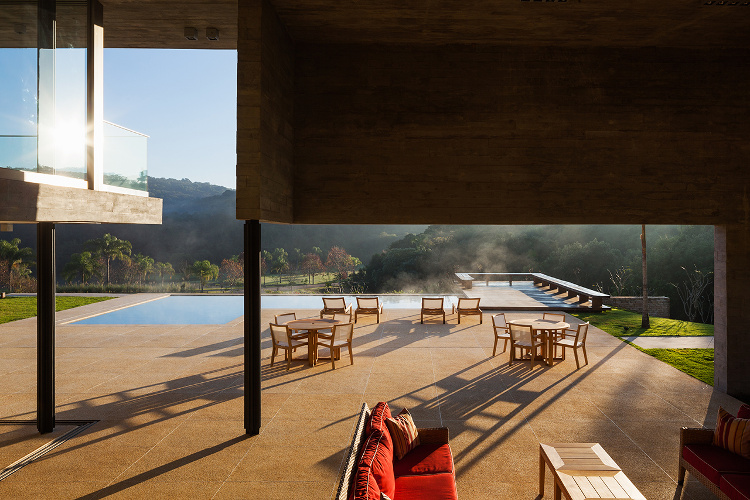 Inilah Desain Rumah Dua Lantai Siang dan Malam