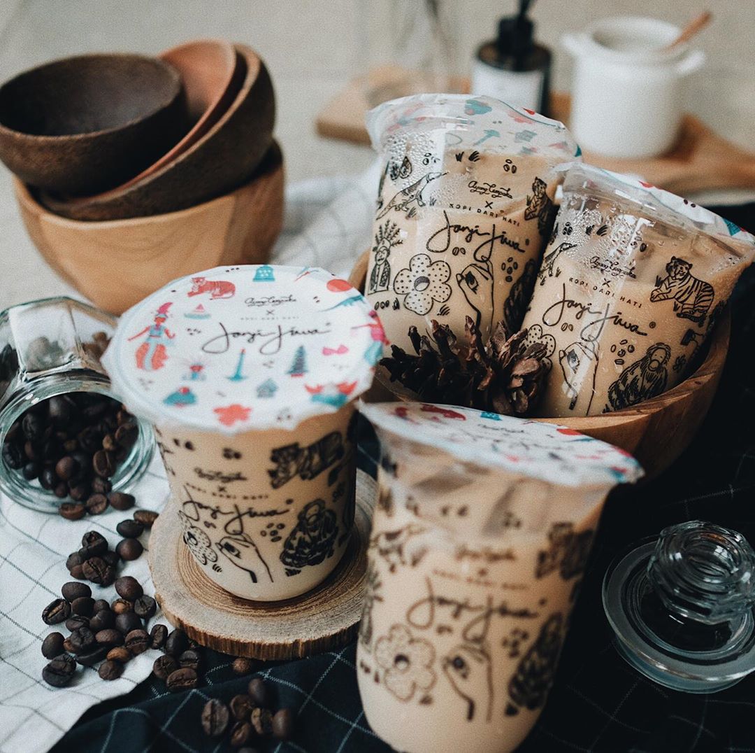 Gemas! Gelas Kopi Ini Semakin Artsy Berkat Ilustrasi