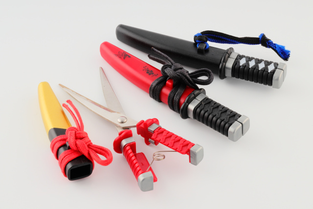 Koleksi Gunting Unik Berbentuk Pedang Samurai