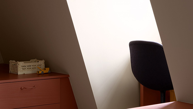 Hunian Loft Ini Menggunakan Warna Sebagai Pemisah Ruang