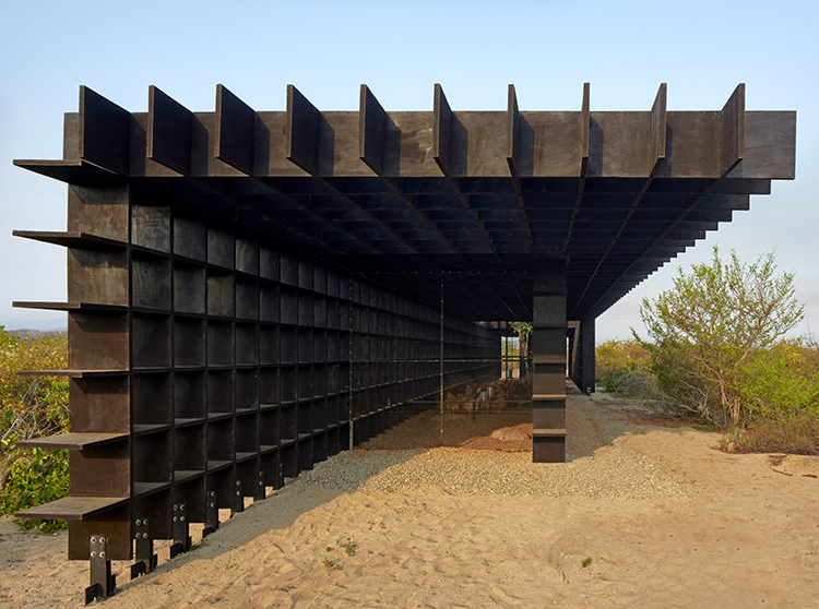5 Rancangan Kandang Ayam Unik Oleh Desainer Ternama