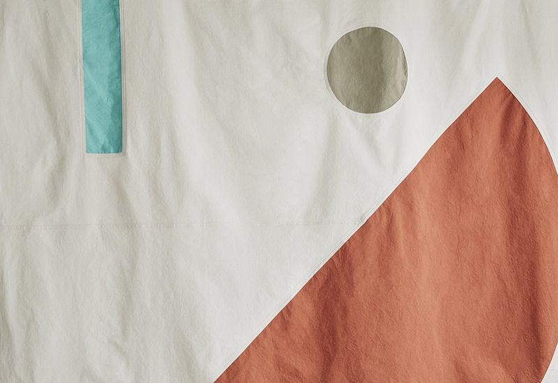 Tirai Shower ini Akan Buat Kamar Mandi Kecil Jadi Lucu