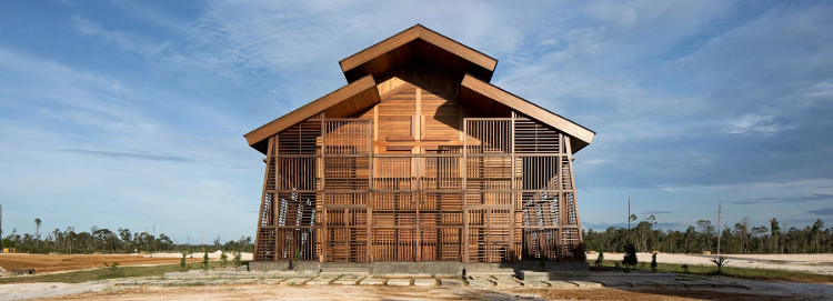 Gaya Tradisional, Gereja Ini Bersinergi Dengan Alam