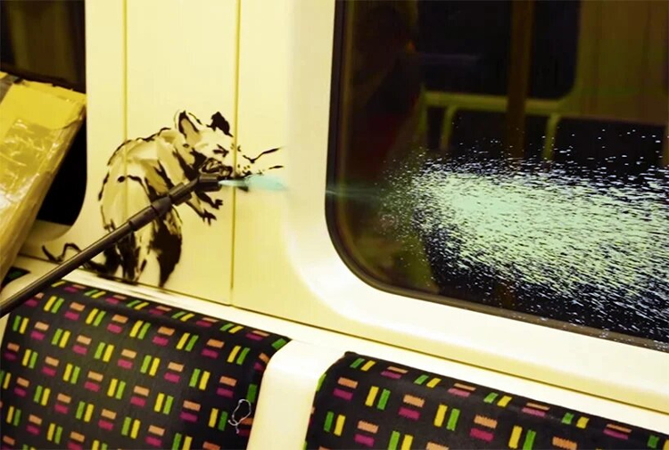 Kembali Berulah, Banksy Hias Kereta Untuk Respon Covid