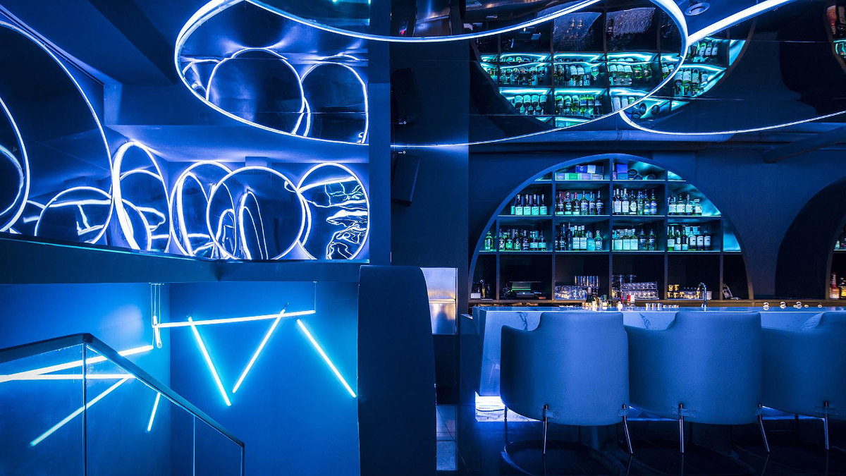 Mesin ATM Ini Menyimpan Bar Eksklusif Di Baliknya / Ingallery / Nanjing Linear Architecture / Noisy Bank 3