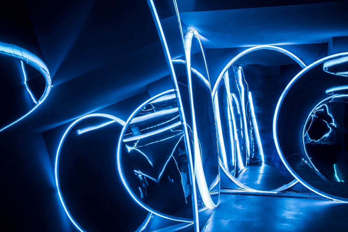 Mesin ATM Ini Menyimpan Bar Eksklusif Di Baliknya / Ingallery / Nanjing Linear Architecture / Noisy Bank 5