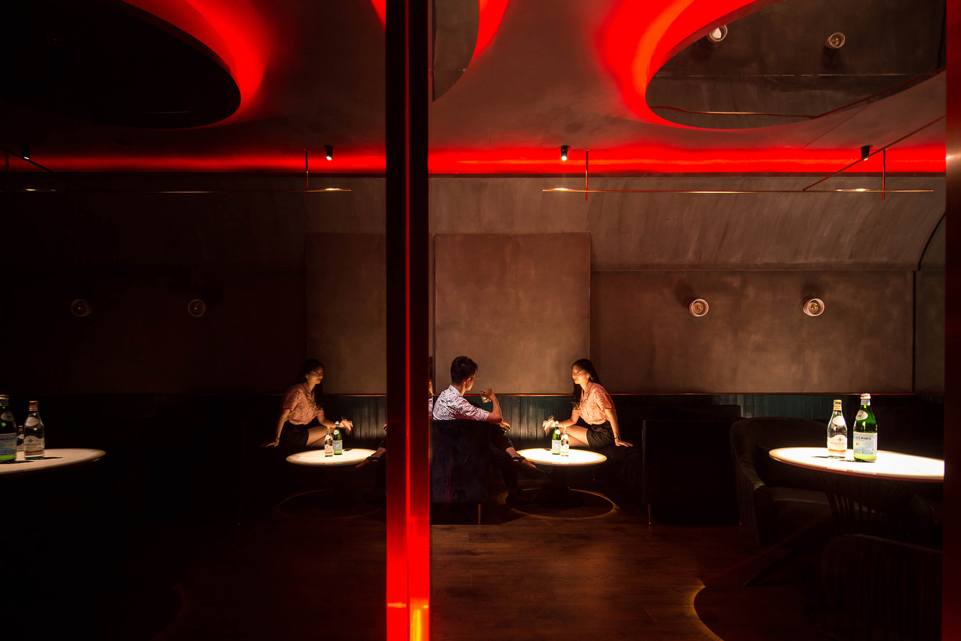 Mesin ATM Ini Menyimpan Bar Eksklusif Di Baliknya / Ingallery / Nanjing Linear Architecture / Noisy Bank 2