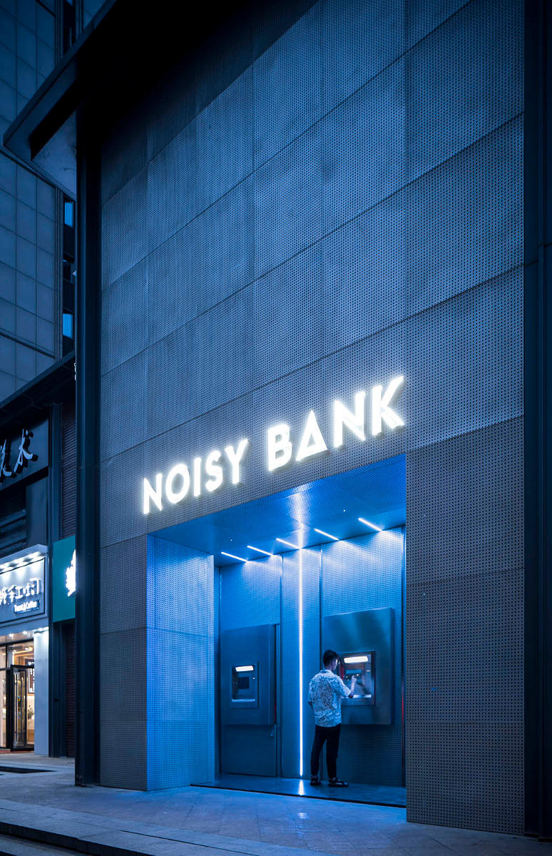 Mesin ATM Ini Menyimpan Bar Eksklusif Di Baliknya