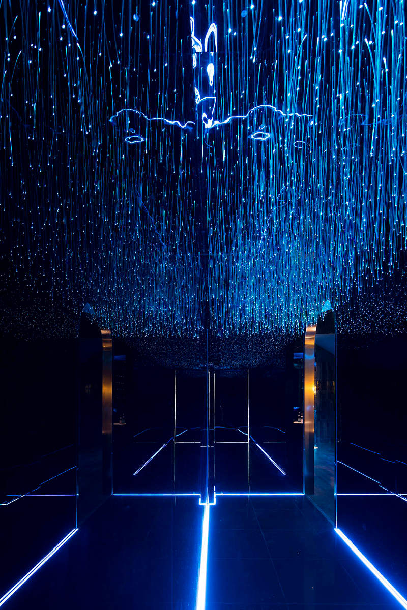 Mesin ATM Ini Menyimpan Bar Eksklusif Di Baliknya / Ingallery / Nanjing Linear Architecture / Noisy Bank 4