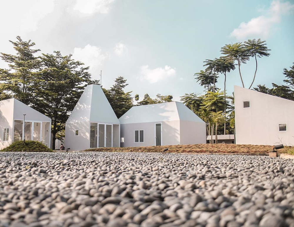 Tempat Nongkrong Baru di Tengah Pandemi? Cek di Sini!