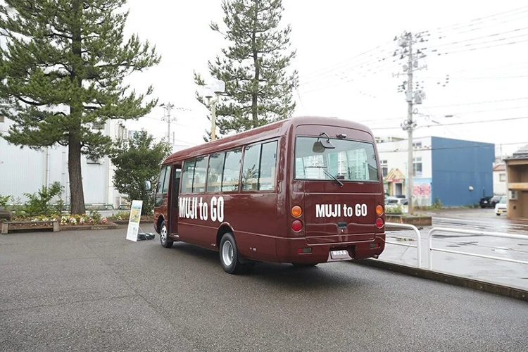 Keliling Jepang, Muji Sulap Minibus Jadi Moving Store