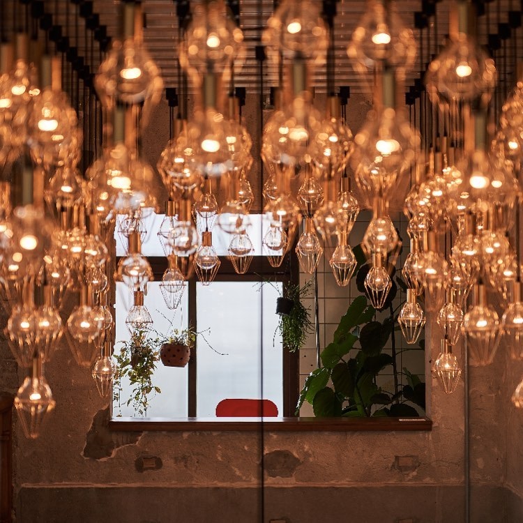 Lokasi Drama Its Okay Not To Be Okay Kafe Toko Lampu 10