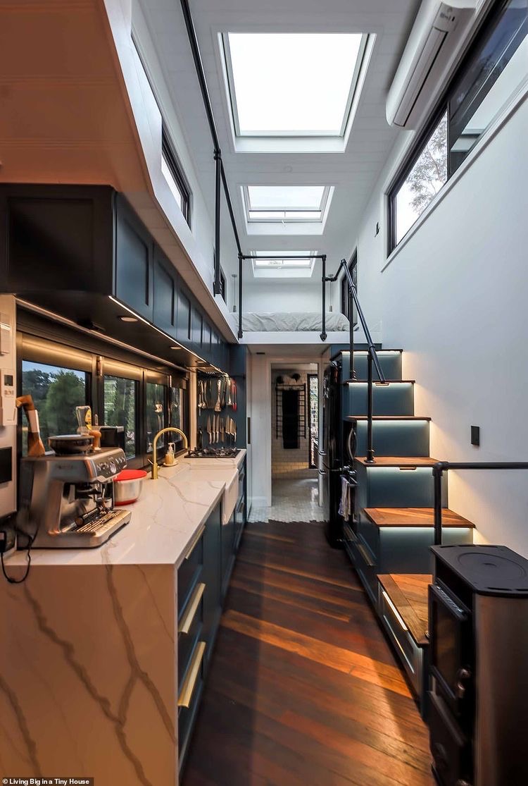 12 Inspirasi Desain untuk Loft dengan Atap Tinggi CASA Indonesia 4