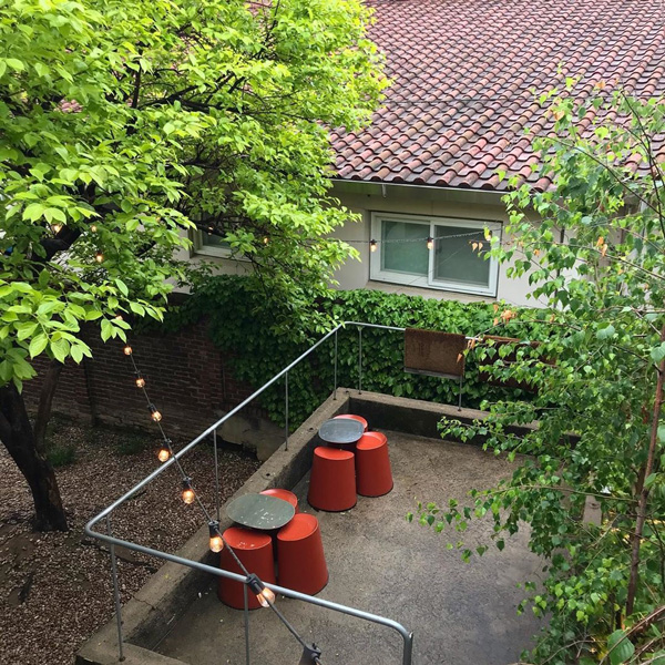 Lokasi Drama Its Okay Not To Be Okay Kafe Toko Lampu 19