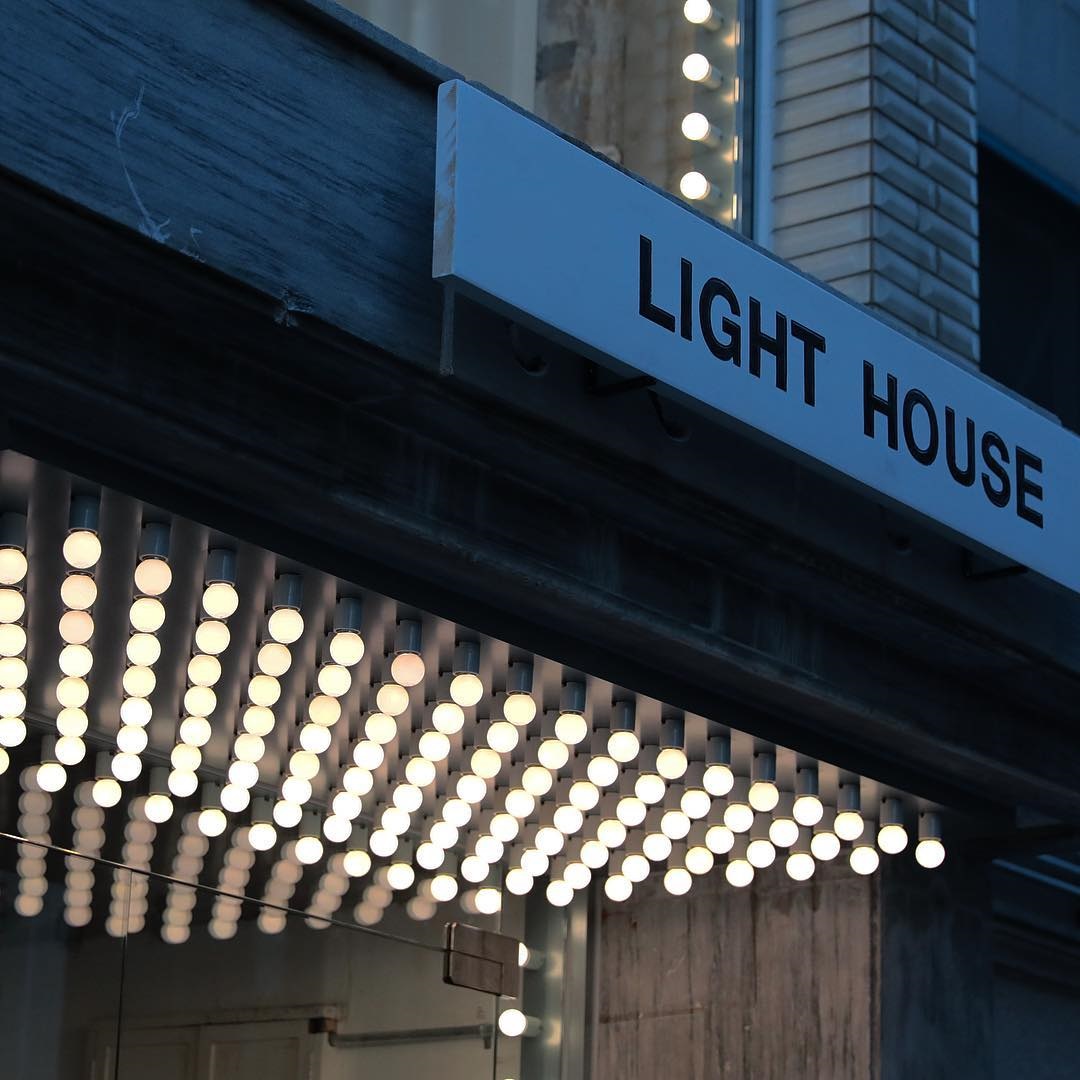 Lokasi Drama Its Okay Not To Be Okay Kafe Toko Lampu 3