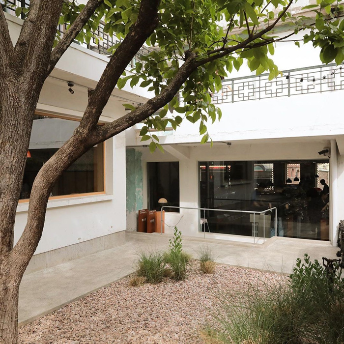 Lokasi Drama Its Okay Not To Be Okay Kafe Toko Lampu 13